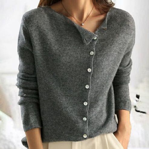 Isabelle Moreau | Simple long sleeve sweater with buttons