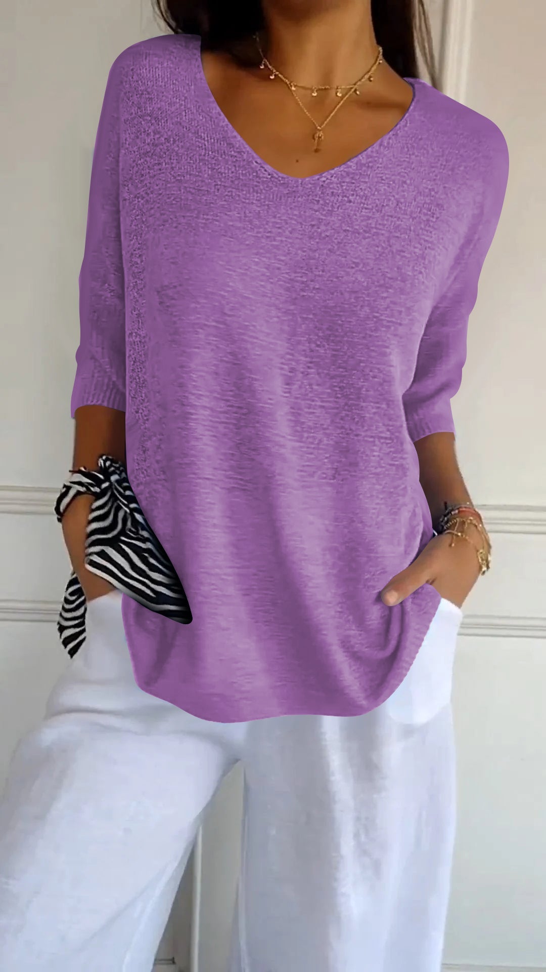 Shinna - Solid Color V-neck Knitted Top