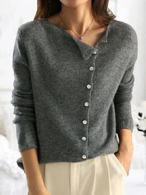 Isabelle Moreau | Simple long sleeve sweater with buttons