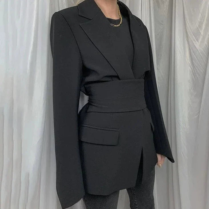 Alana - Modern long blazer with a tight cut