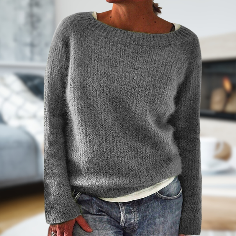 Léa Blanchet | Stylish solid colored sweater