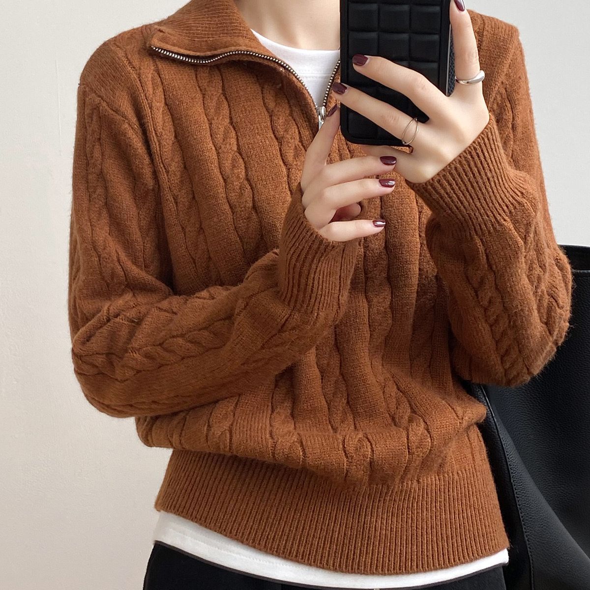 Isabelle Moreau | Trendy Zippered Sweater