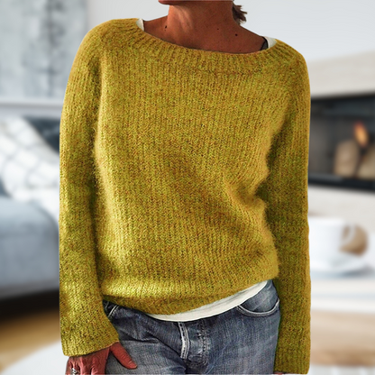 Léa Blanchet | Stylish solid colored sweater