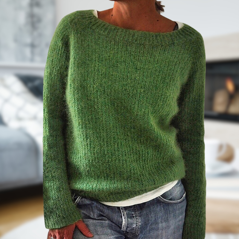 Léa Blanchet | Stylish solid colored sweater